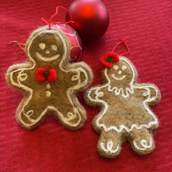 Handcrafted needle felted pair of gingerbread man and lady Christmas ornaments - Picture 4 of 7